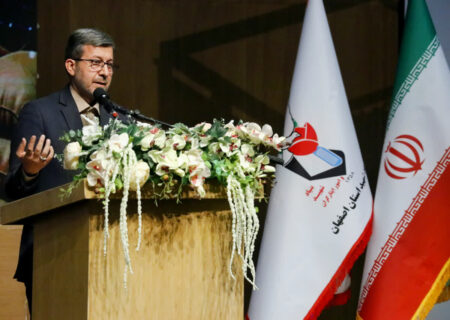 اصفهان با وجود عدم مرزی بودن، مردانه در دفاع مقدس ایستاد