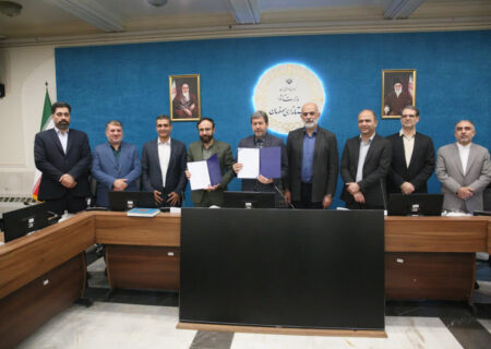 امضای تفاهم‌نامه استانداری اصفهان با شرکت «مهام شرق» برای جهش در پروژه‌های زیرساختی و آب و برق