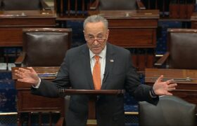 افزایش درخواستها برای کنارهگیری رهبر اقلیت سنا