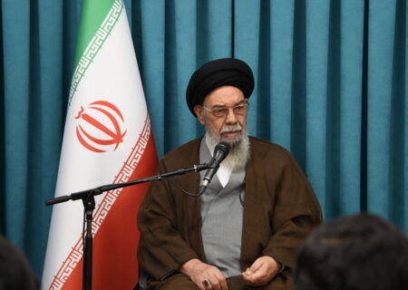 امام جمعه اصفهان: مدرسه باید انسان‌ساز باشد نه حافظه‌محور