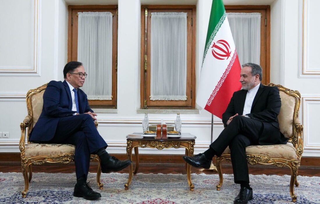 دیدار معاون وزیر خارجه فیلیپین با عراقچی