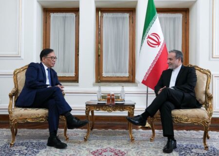 دیدار معاون وزیر خارجه فیلیپین با عراقچی