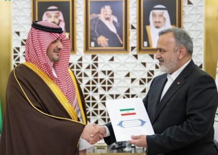 پیام رئیس جمهوری ایران به محمد بن سلمان تحویل وزیر کشور عربستان داده شد