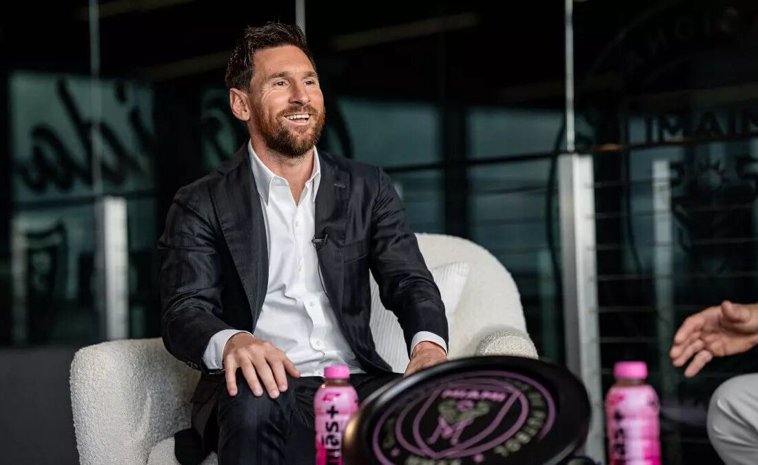 مسی: هنوز با شنیدن نام بارسلونا بغض میکنم!/ همه زندگی من آنجاست