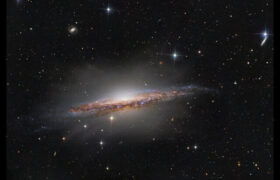 عکس روز ناسا از یک کهکشان مارپیچی