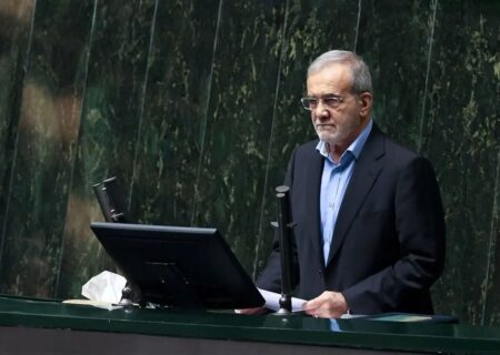 پزشکیان: رهبر معظم انقلاب یک نعمت بزرگ برای کشور است 