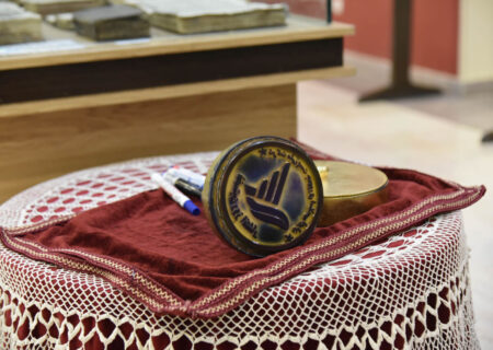 رئیس شورای تمبر: تمبر یادبود هنرهای ایرانی رو به زوال منتشر می‌شود