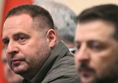 زلنسکی رسما رئیس دفتر خود را برکنار کرد