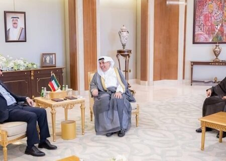 دیدار وگفت‌وگوی سفیر کشورمان با وزیر دربار کویت