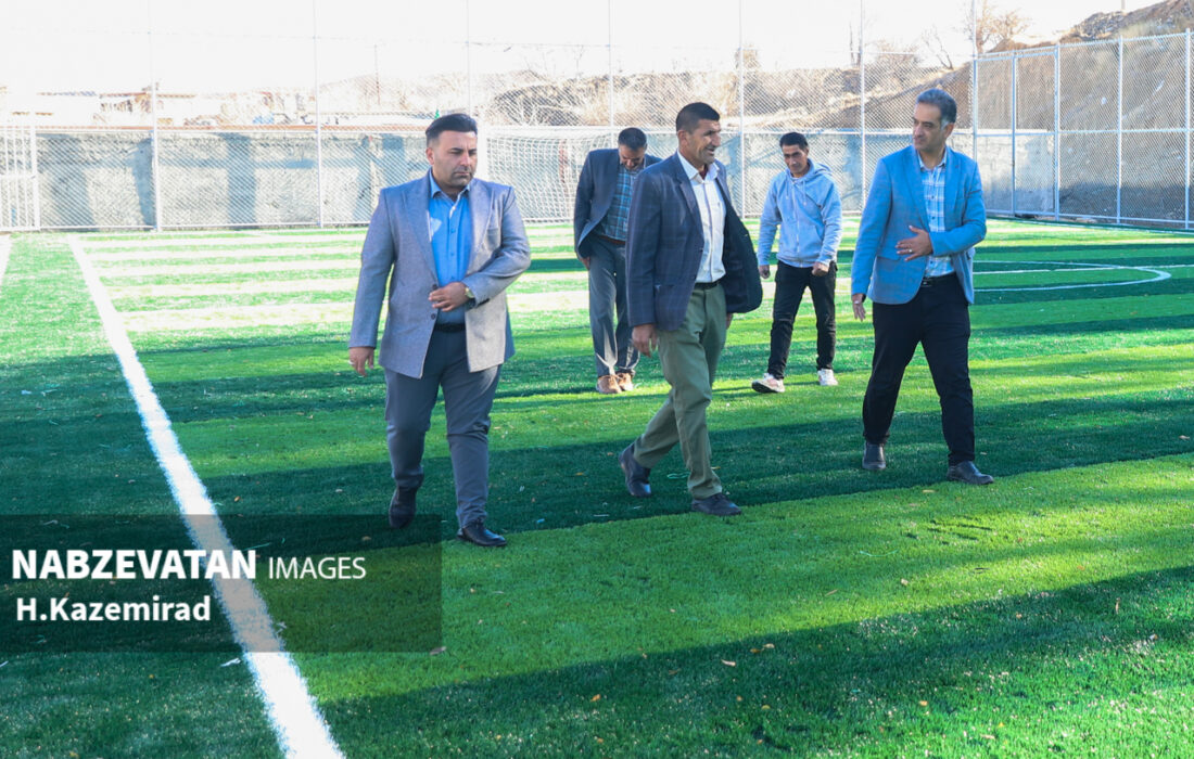 بازدید از روند اجرای پروژه چمن مصنوعی روستای رحمت آباد