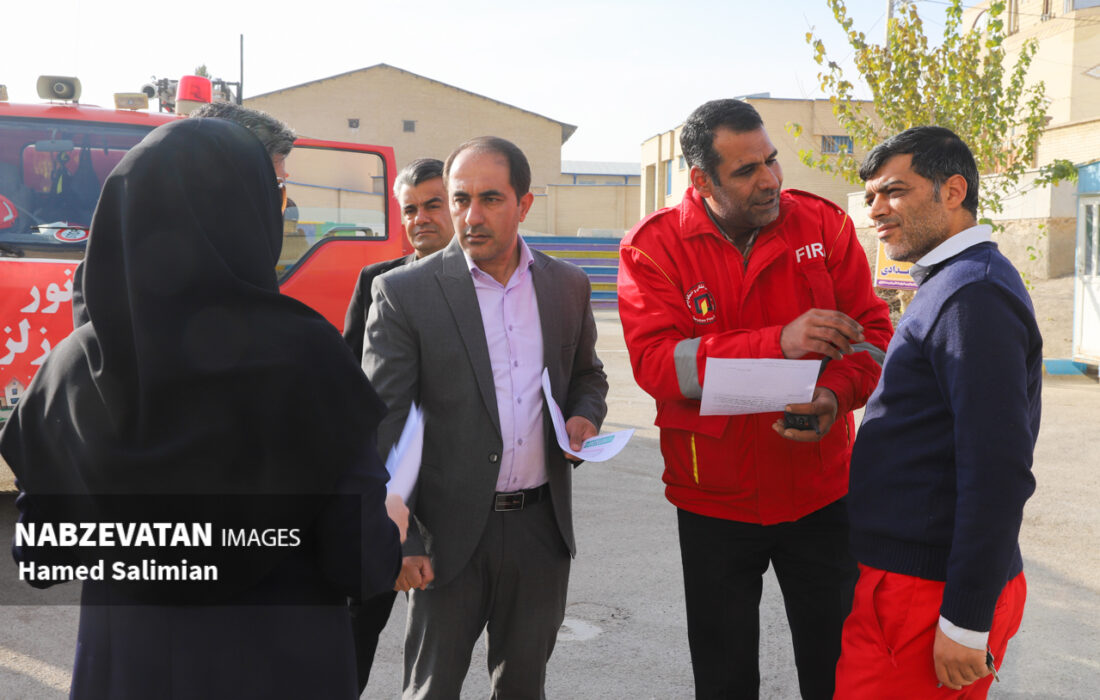 برگزاری مانور با سناریوی زلزله فرضی در مدرسه الفت شهر سده لنجان