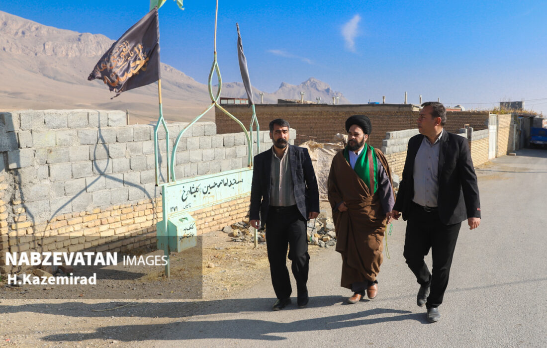 بازدید امام جمعه بخش باغبهادران و دهیار کلیشادرخ از پروژه ساخت مسجد امام حسین(ع)