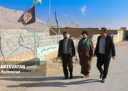 بازدید امام جمعه بخش باغبهادران و دهیار کلیشادرخ از پروژه ساخت مسجد امام حسین(ع)