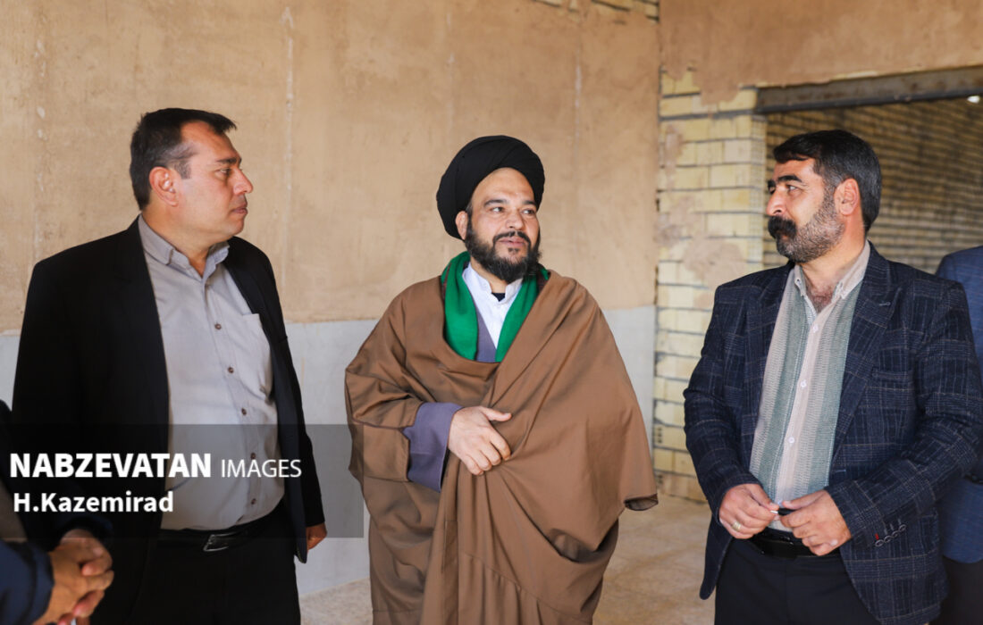 بازدید امام جمعه بخش باغبهادران و دهیار کلیشادرخ از پروژه خیرساز حسینه محمد رسول‌الله