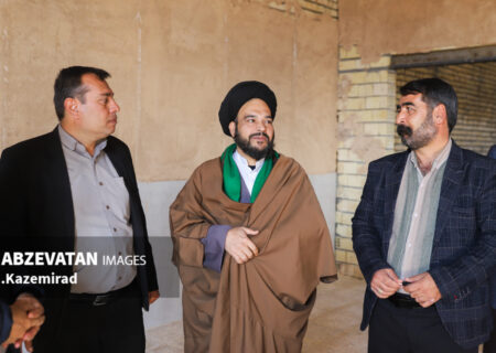 بازدید امام جمعه بخش باغبهادران و دهیار کلیشادرخ از پروژه خیرساز حسینه محمد رسول‌الله