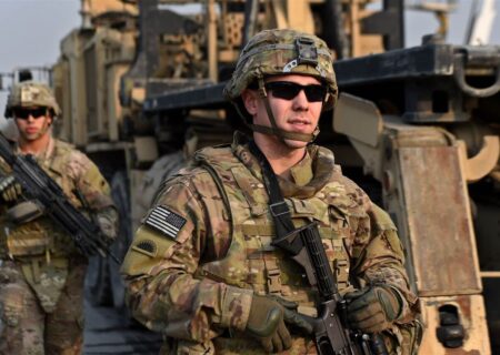 یورش نظامیان آمریکایی به شهرک الشحیل در شرق سوریه