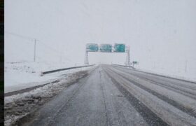 انسداد و ترافیک سنگین در برخی محورها/ از سفرهای غیرضروری در محورهای برف‌گیر خودداری کنید