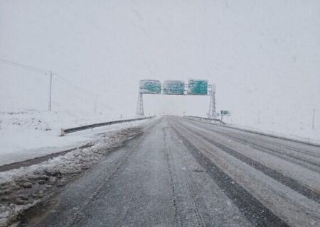 بارش برف در گردنه‌های چهارمحال‌وبختیاری