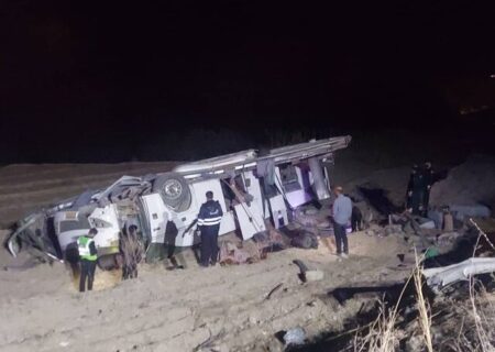 واژگونی یک دستگاه اتوبوس در محور یاسوج اصفهان با ۱۳ مصدوم