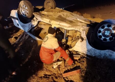 واژگونی پژو پارس در اتوبان قم-تهران ۲ مصدوم و یک کشته داشت