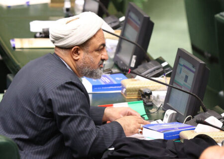 گویا بخشی از آیین نامه مجلس با آب زمزم نگارش شده است!