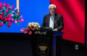 عارف: عملکرد صنعت بیمه آسیب‌شناسی شود