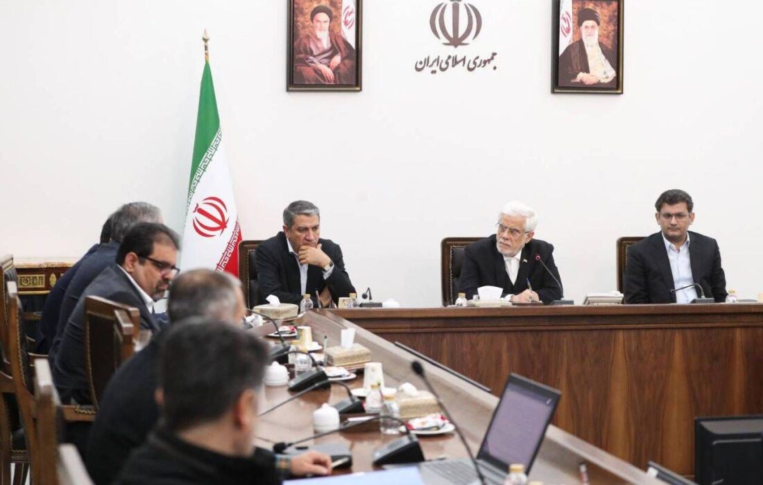 عارف: با توسعه تجارت انرژی، ایران به مرکز مبادلات منطقه‌ای تبدیل خواهد شد