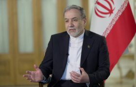 عراقچی: ایران کاملاً مصمم است برنامه هسته‌ای صلح‌آمیز خود را ادامه دهد