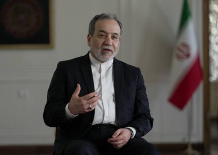 عراقچی: ما خواهان جنگ نیستیم / آمریکا قابل اعتماد نیست