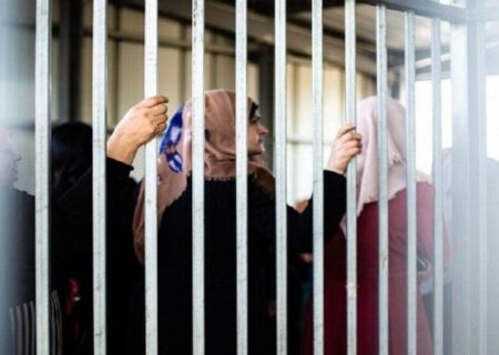 حمله به اسرای زن و هتک حرمت آنها جنایت جنگی تمام‌عیار است