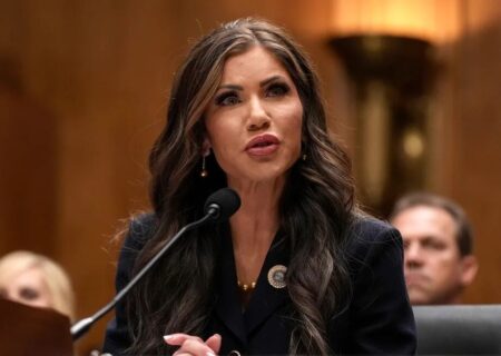 دولت ترامپ فهرست ممنوعیت سفر به آمریکا را گسترش می‌دهد