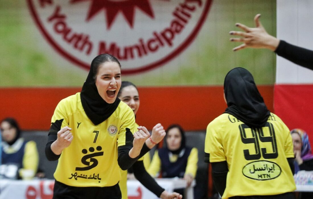 دور رفت لیگ برتر والیبال با برد قاطعانه دختران مقاومت شهرداری تبریز به پایان رسید