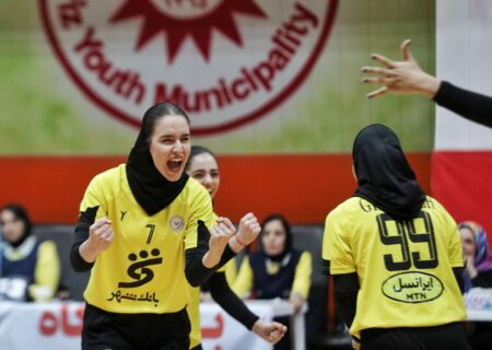 دور رفت لیگ برتر والیبال با برد قاطعانه دختران مقاومت شهرداری تبریز به پایان رسید