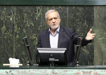 پزشکیان: به نخبگان و دلسوزان کشور اعتماد کنیم