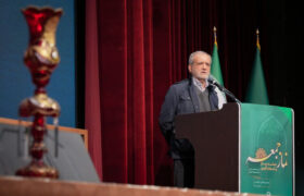 پزشکیان: مقابله با راهبردهای دشمن نیازمند وحدت، تعامل با همسایگان و تکیه برمردم است