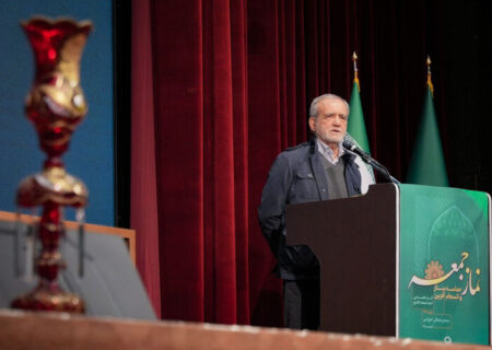 پزشکیان: مقابله با راهبردهای دشمن نیازمند وحدت، تعامل با همسایگان و تکیه برمردم است