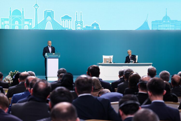 پزشکیان: شبکهای پایدار از همکاری میان بخشهای خصوصی ایران و قزاقستان ایجاد میکنیم