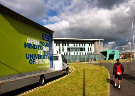 ورود پلیس و نهادهای نظارتی به اتهامات رشوه و تقلب در دانشگاه بزرگ منچستر