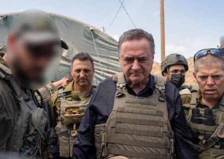 وزیر جنگ اسرائیل: نظامیان ما در جنوب لبنان و سوریه باقی می مانند