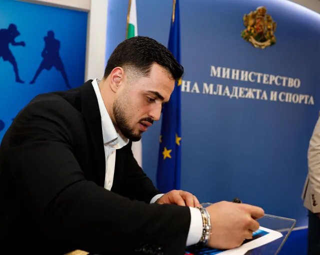 جواب رد کارلوس ناسار به شیخ‌های عرب