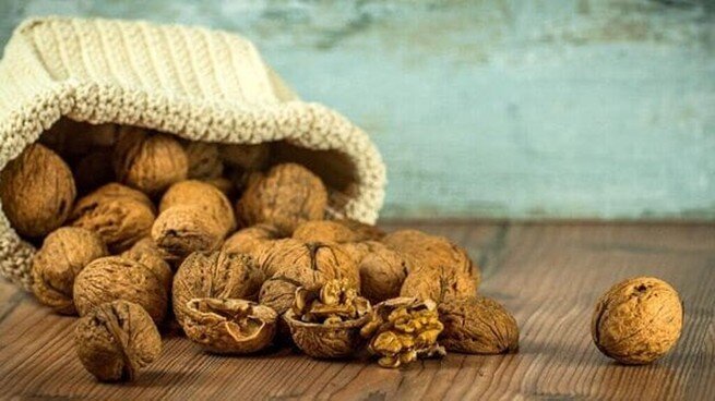 بادام، گردو یا دانه چیا کدام برای کاهش وزن و سلامت مغز مناسبتر است؟