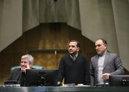 کمیسیون تلفیق بودجه با افزایش حقوق کارمندان به‌صورت پلکانی موافقت کرد