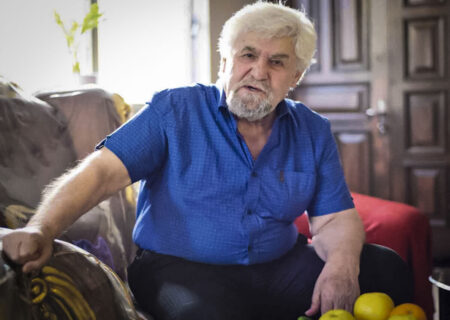 عنایت بخشی از آی سی یو مرخص می‌شود/ برای سلامتی‌اش دعا کنید