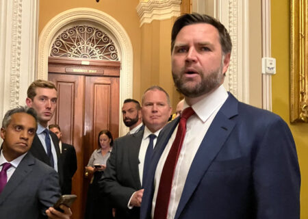 دفاع ونس از سیاست ترامپ در قبال ونزوئلا