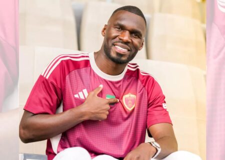 ستاره سابق لیورپول هم‌بازی غندی‌پور شد