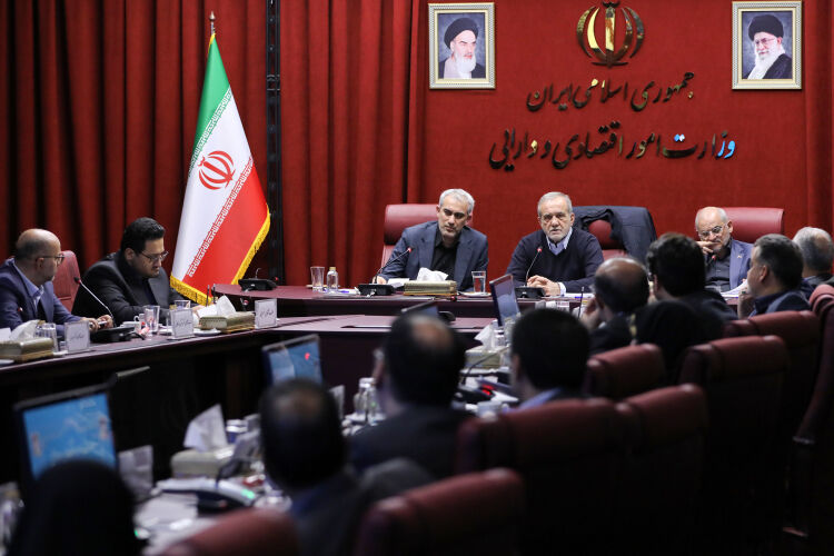 پزشکیان : پیش از آنکه صدای بازاریان و مردم را در خیابان بشنویم، پیگیر مطالبات آنان باشیم