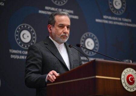 عراقچی:ایران آماده ورود به مذاکرات هسته‌ای از موضع برابر، براساس منافع و احترام متقابل است