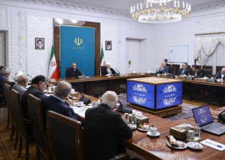 پزشکیان: تخریب دولت از تریبون‌های رسمی به‌دلیل اجرای سیاست‌های کلی نظام توجیه‌پذیر نیست