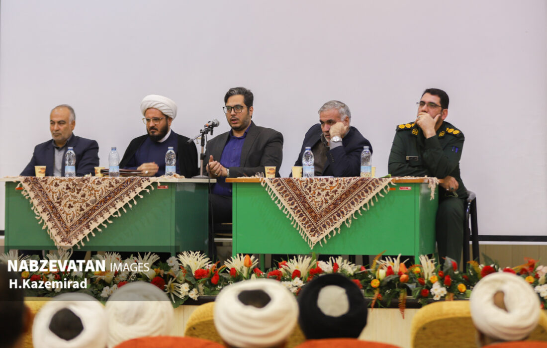 نشست تبیینی ائمه جمعه و جماعات شهرستان لنجان با اعضاء شورای تامین درخصوص فتنه آمریکایی-صهیونی