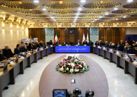 اصفهان به عنوان قطب صنعت، فرهنگ و گردشگری کشور، الگویی برای توسعه منطقه‌ای و ملی